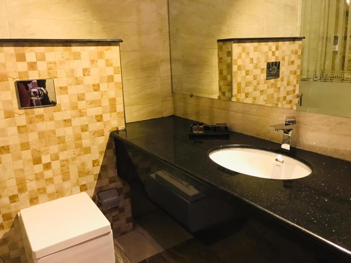 Royaute Luxury Hotel Sialkot Ngoại thất bức ảnh